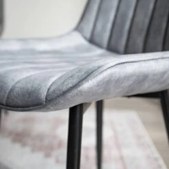 Chaises Capitonnées Vinni I (lot De 2) -VIDAXL || Leitmotiv || Emma Soldes Magasin 1000274877 220517 045 DETAILS P000000001000274877