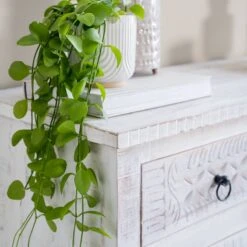 Buffet En Bois Massif Waterford 34 Buffet En Bois Massif Waterford -VIDAXL || Leitmotiv || Emma Soldes Magasin 1000333444 230531 023 MOOD DETAILS P000000001000333444 mood