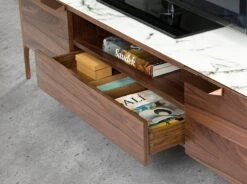 Meuble TV En Bois De Noyer 13 Meuble TV En Bois De Noyer -VIDAXL || Leitmotiv || Emma Soldes Magasin 835e115551c045df8329279de8334422